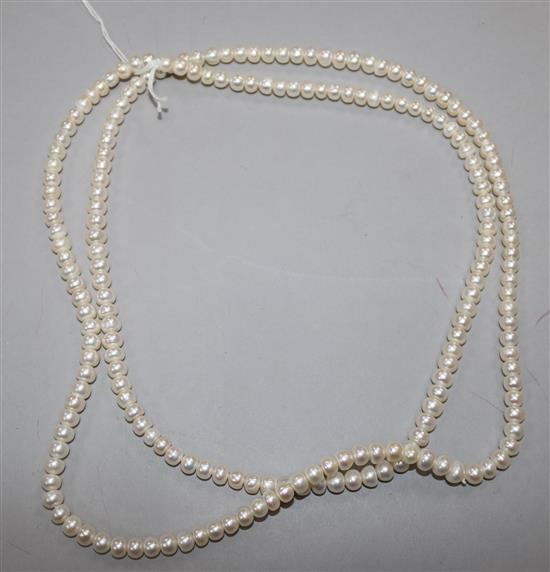 An opera length single strand cultured pearl necklace, 116cm.